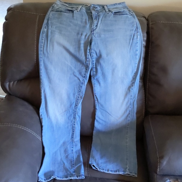 Levis Jeans - Picture 3 of 6